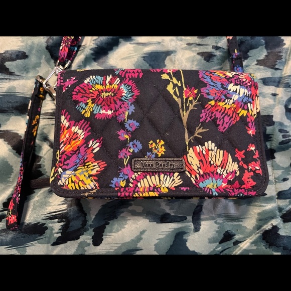 Vera Bradley cross body/wristlet - Picture 2 of 5